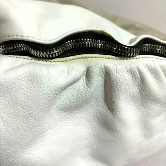 Vic Matie white pebbled leather shoulder handbag - Picture 8 of 10